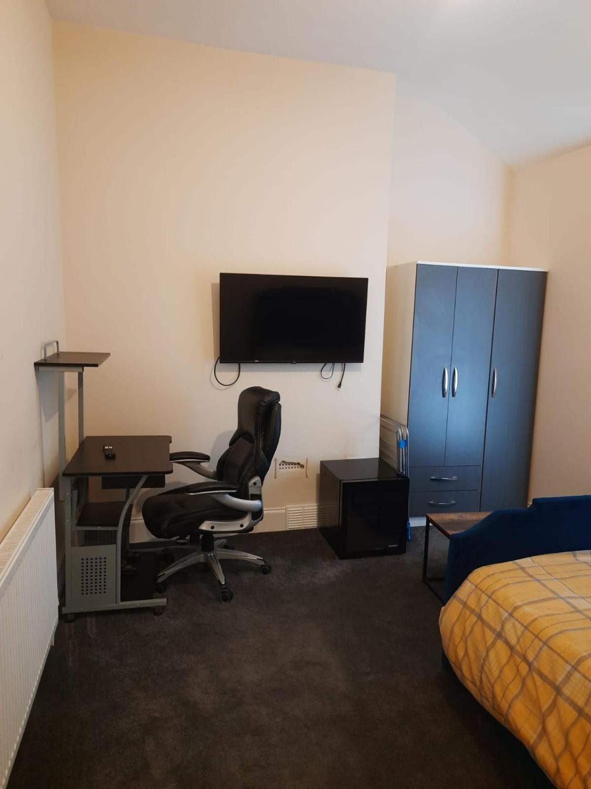 Lovely Bedroom With Shared Kitchen & Bathroom Free Parking Γουόλσολ Εξωτερικό φωτογραφία