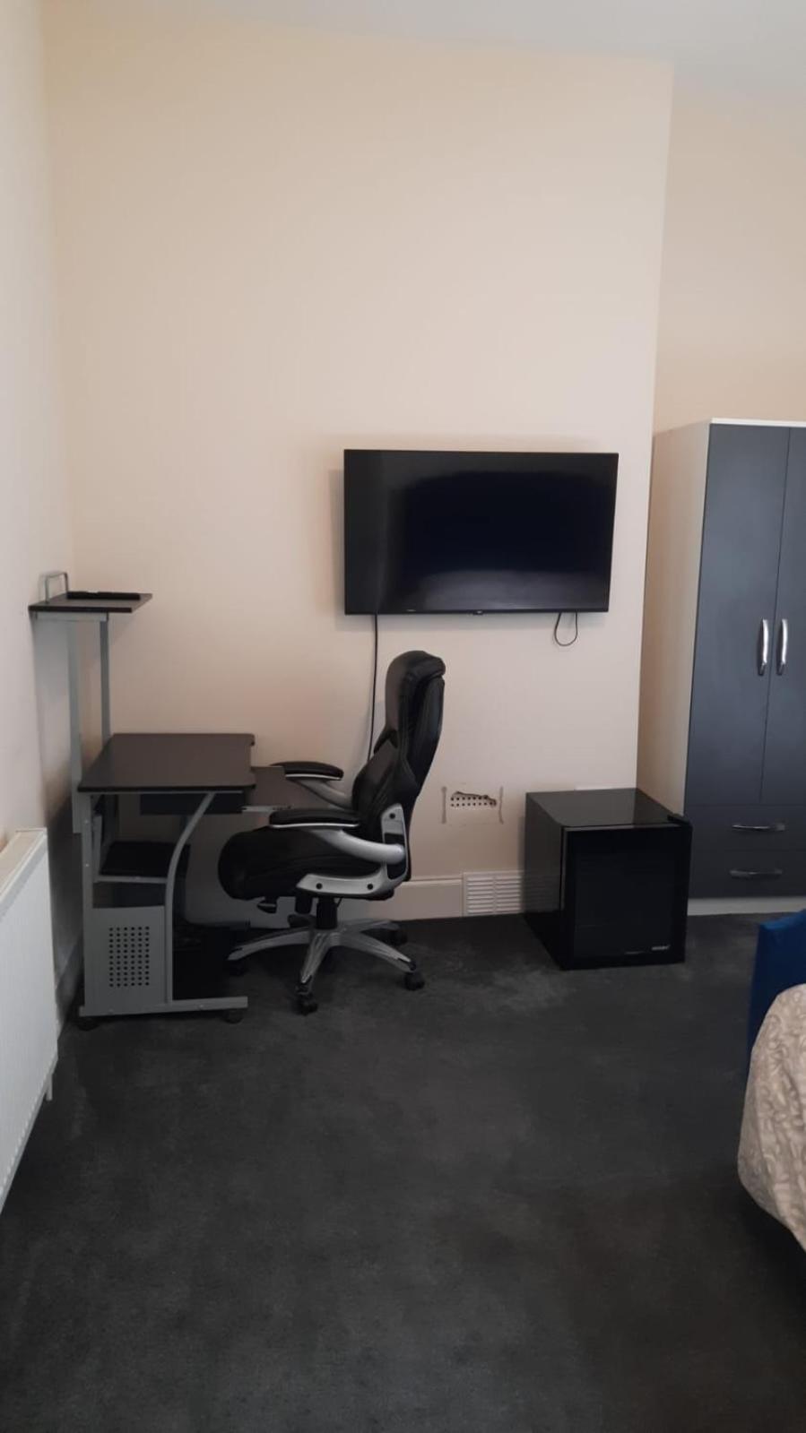Lovely Bedroom With Shared Kitchen & Bathroom Free Parking Γουόλσολ Εξωτερικό φωτογραφία